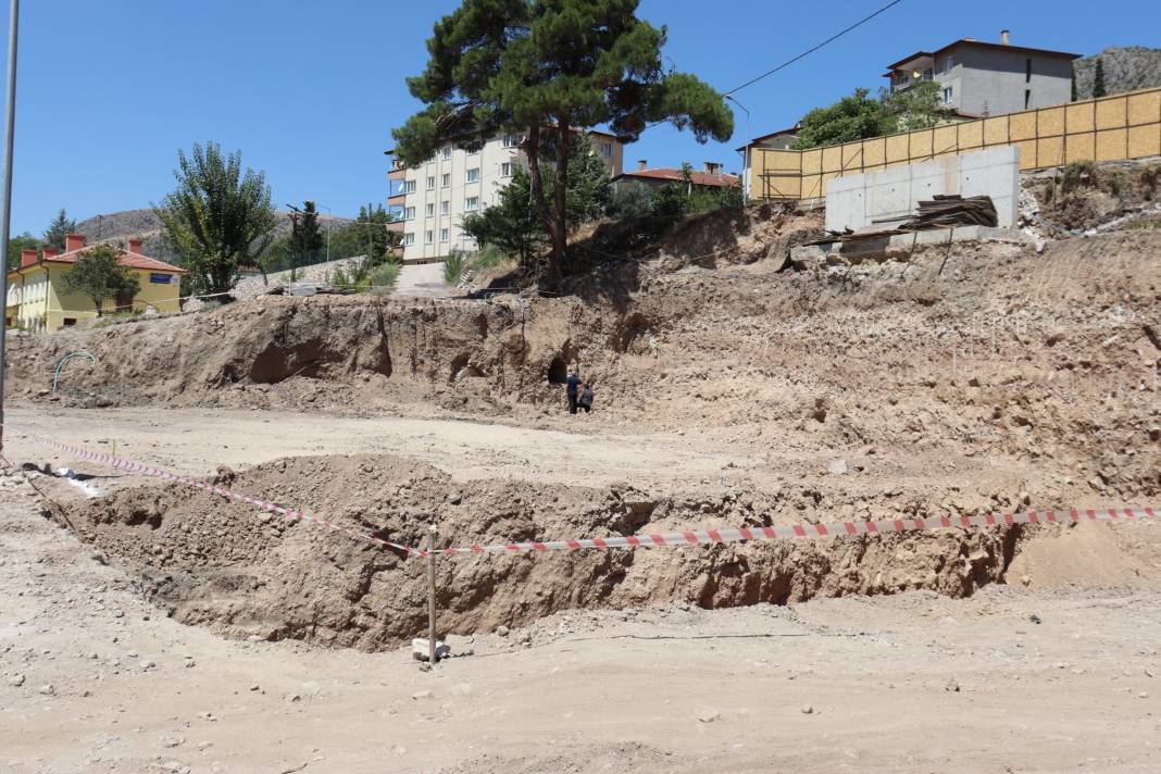 Amasya’da temel kazısında Roma dönemine ait 3 eski mezar bulundu 6